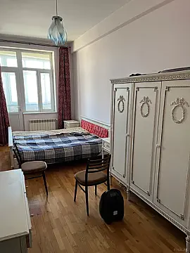 Satılır 2 otaqlı mənzil 83 m²