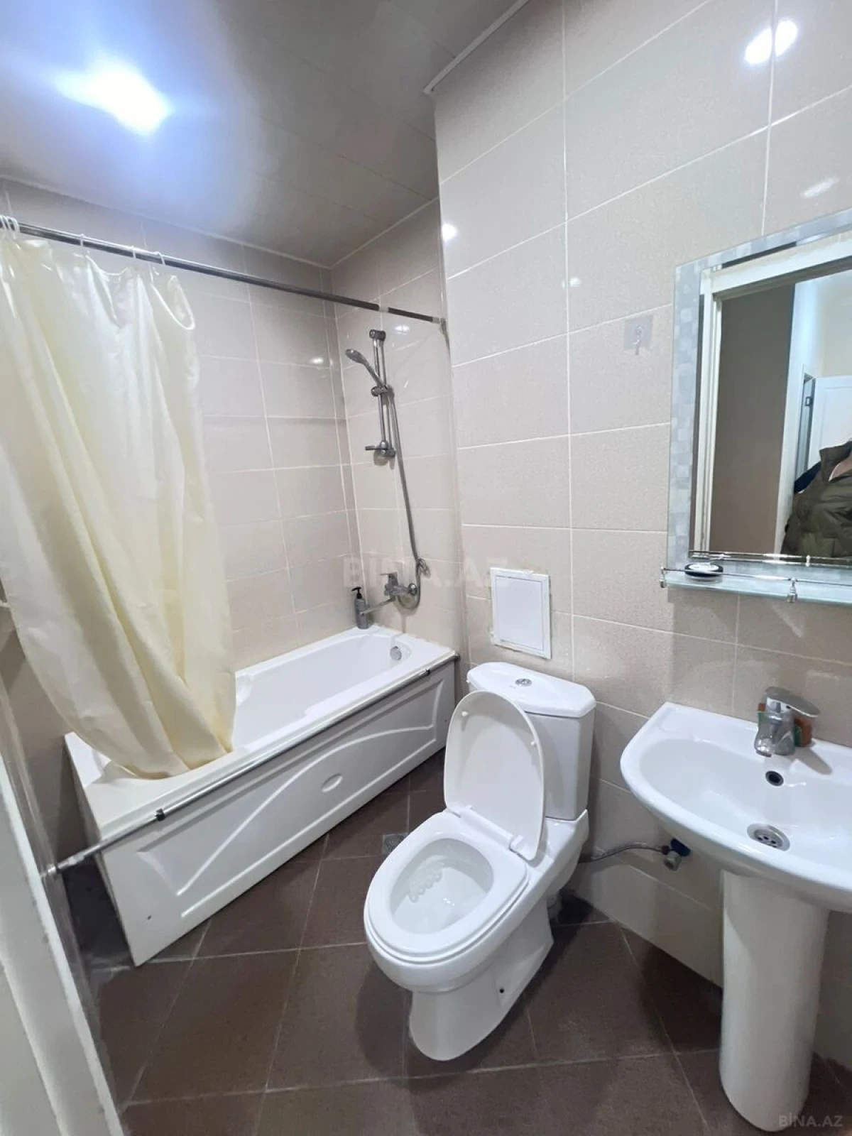 Kirayə verilir 2 otaqlı mənzil 70 m²