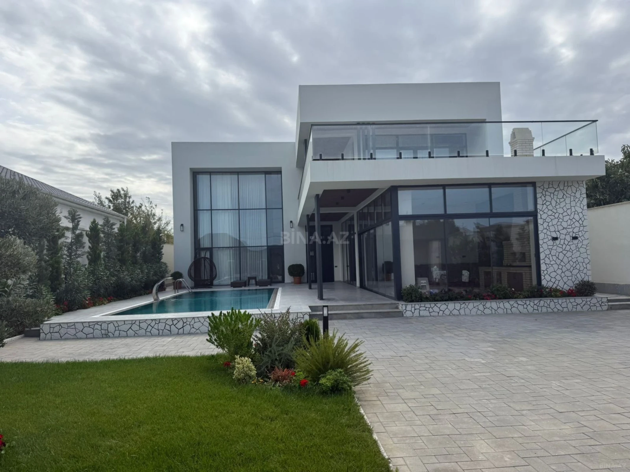Satılır 7 otaqlı həyət evi 500 m²