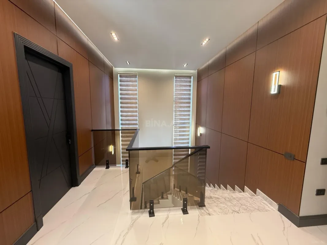 Satılır 7 otaqlı həyət evi 500 m²