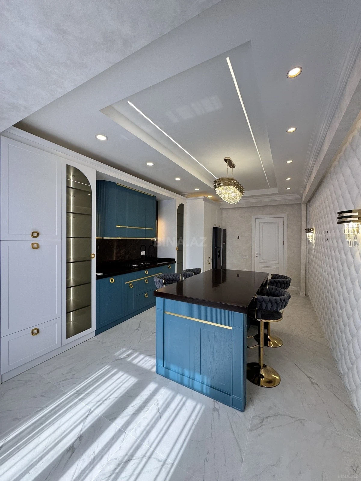 Satılır 4 otaqlı mənzil 206 m²