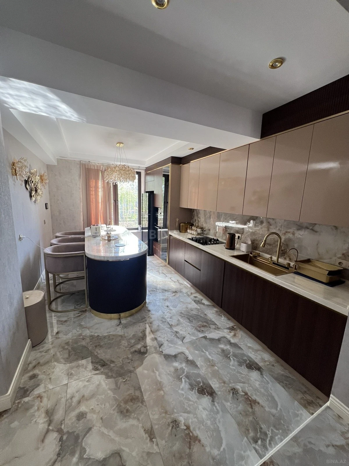 Satılır 5 otaqlı həyət evi 280 m²