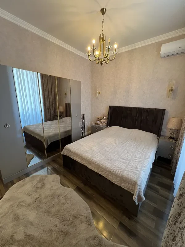 Satılır 5 otaqlı həyət evi 280 m²