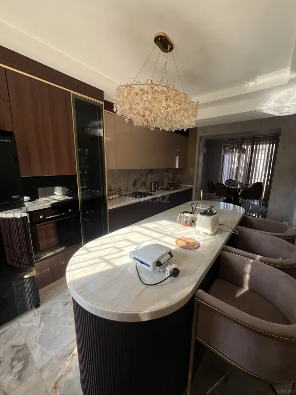 Satılır 5 otaqlı həyət evi 280 m²