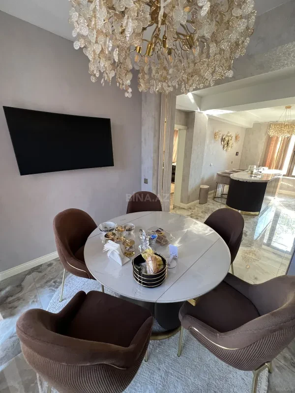Satılır 5 otaqlı həyət evi 280 m²