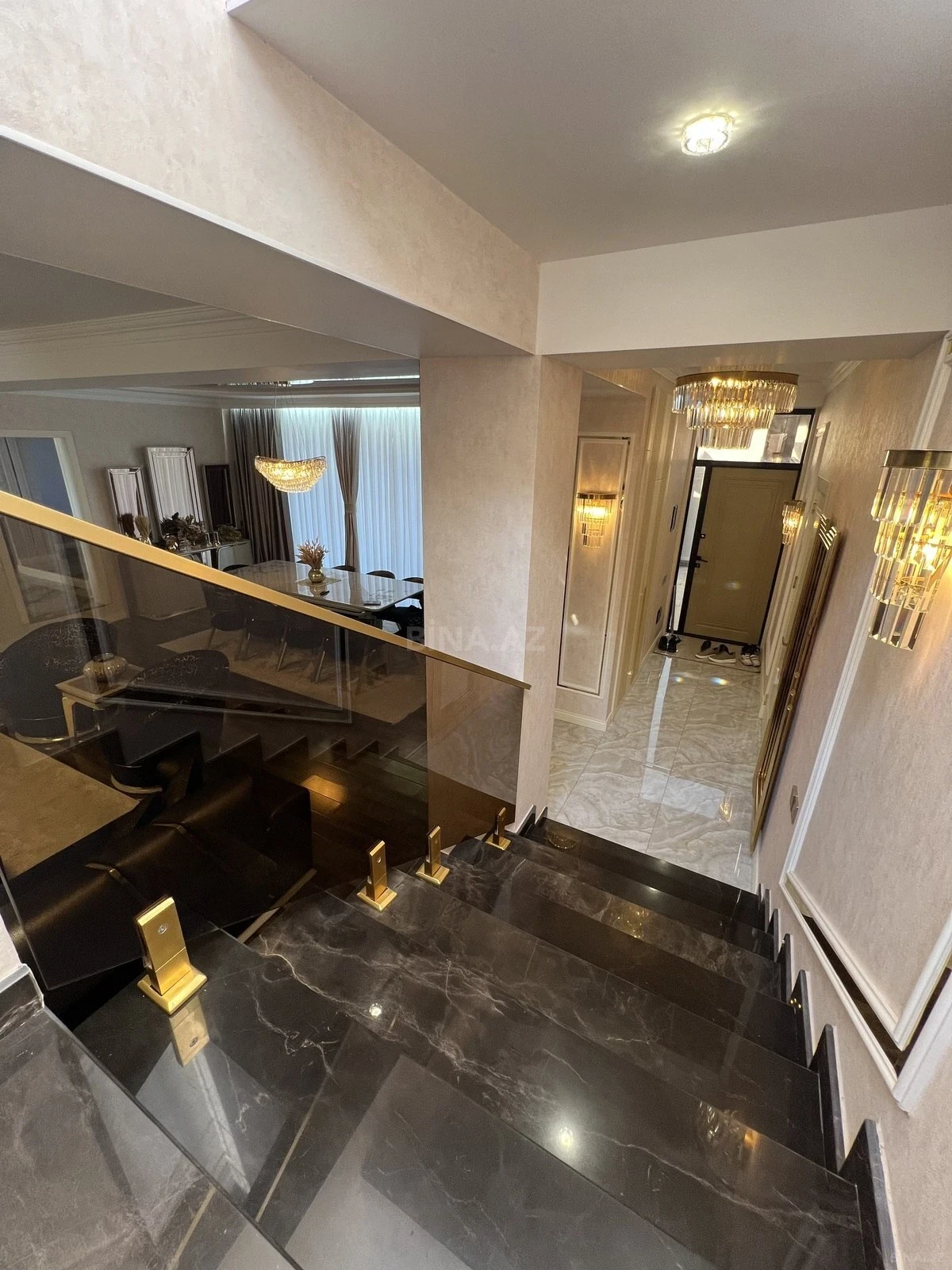 Satılır 5 otaqlı həyət evi 280 m²