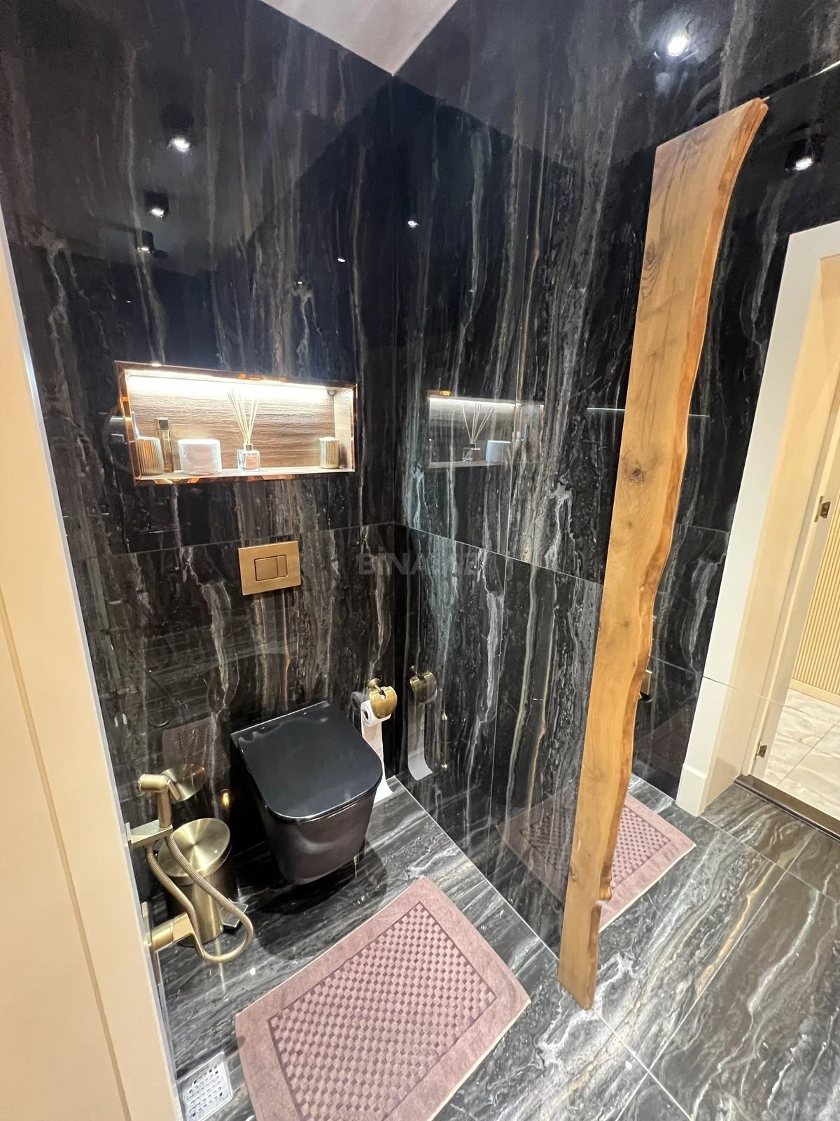 Satılır 5 otaqlı həyət evi 280 m²