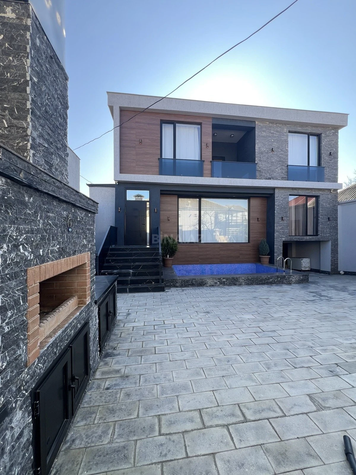 Satılır 5 otaqlı həyət evi 280 m²