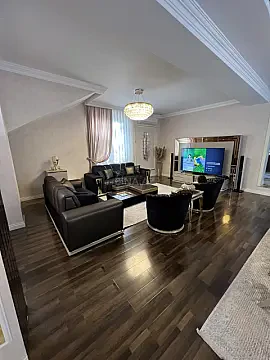Satılır 5 otaqlı həyət evi 280 m²