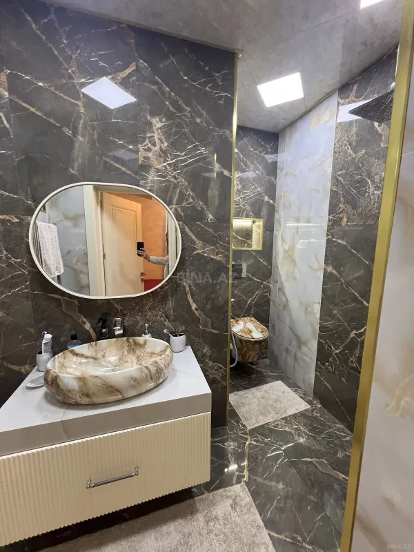 Satılır 5 otaqlı həyət evi 280 m²