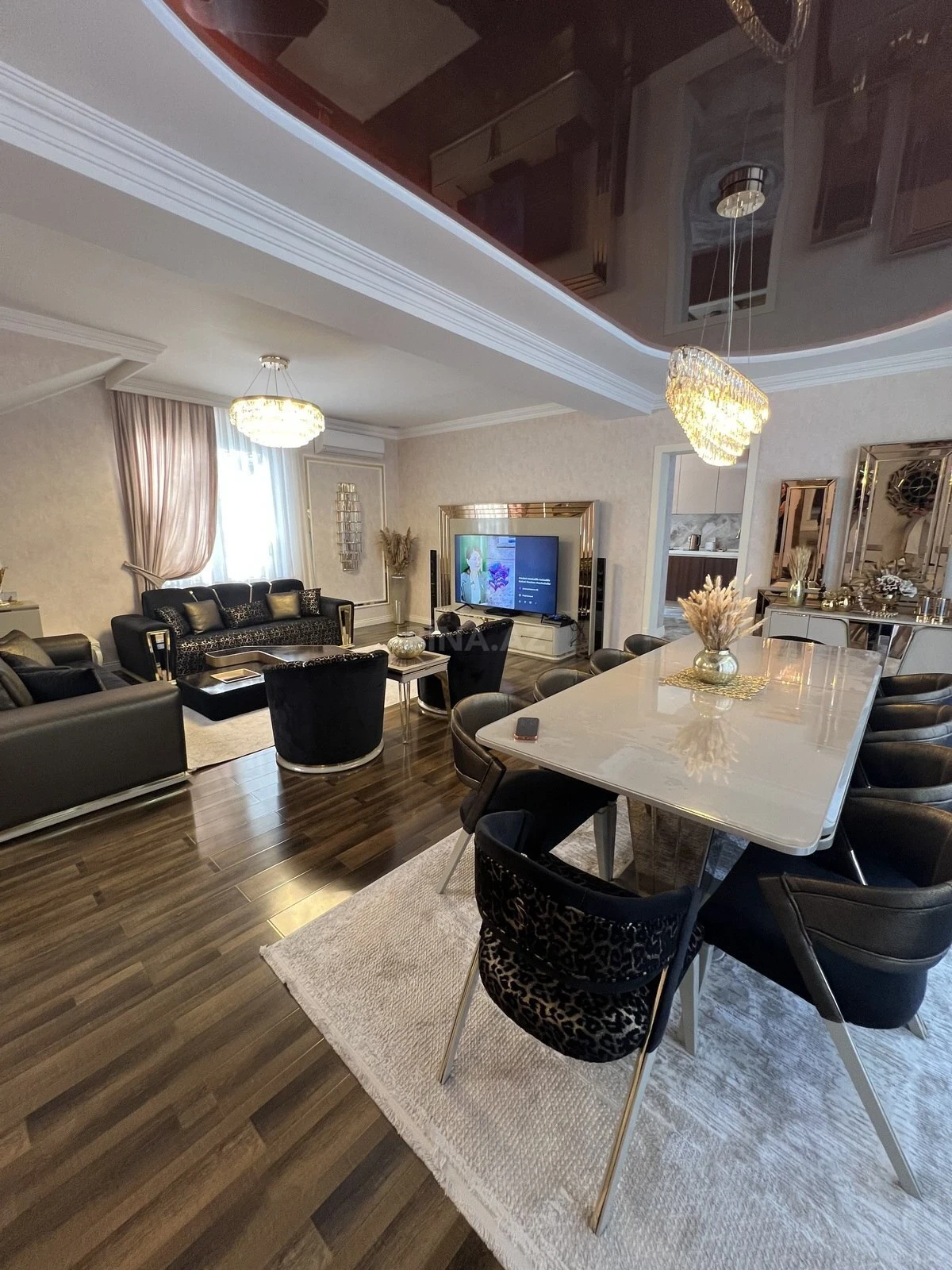Satılır 5 otaqlı həyət evi 280 m²
