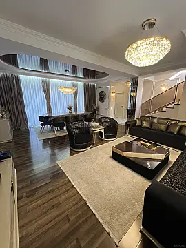 Satılır 5 otaqlı həyət evi 280 m²