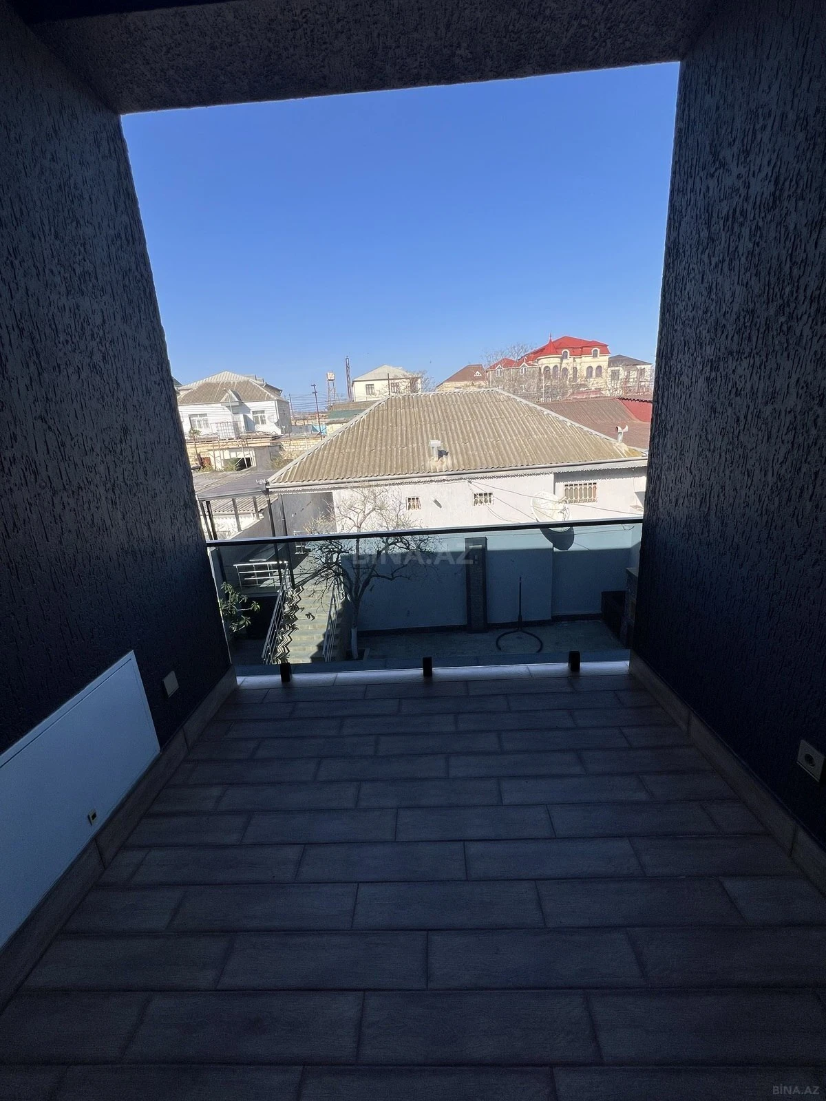 Satılır 5 otaqlı həyət evi 280 m²