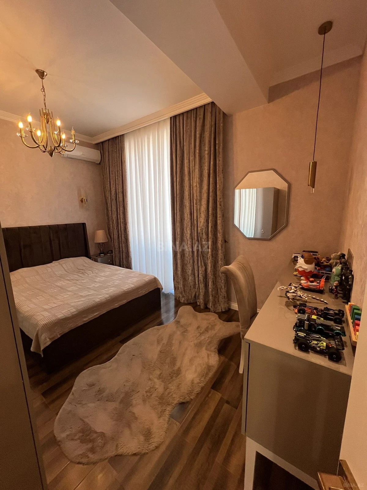 Satılır 5 otaqlı həyət evi 280 m²