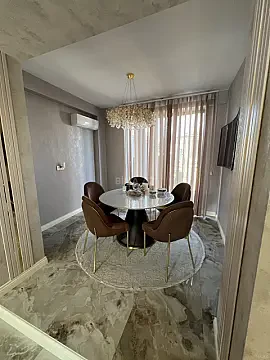 Satılır 5 otaqlı həyət evi 280 m²
