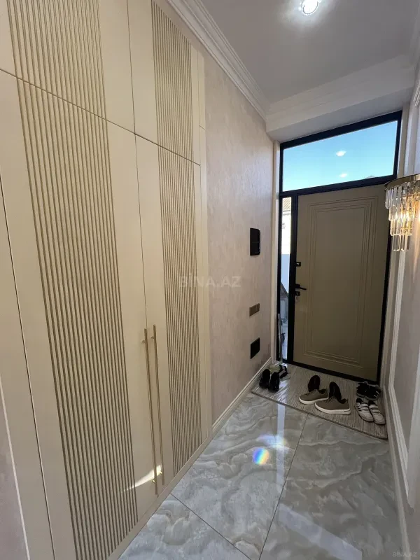 Satılır 5 otaqlı həyət evi 280 m²