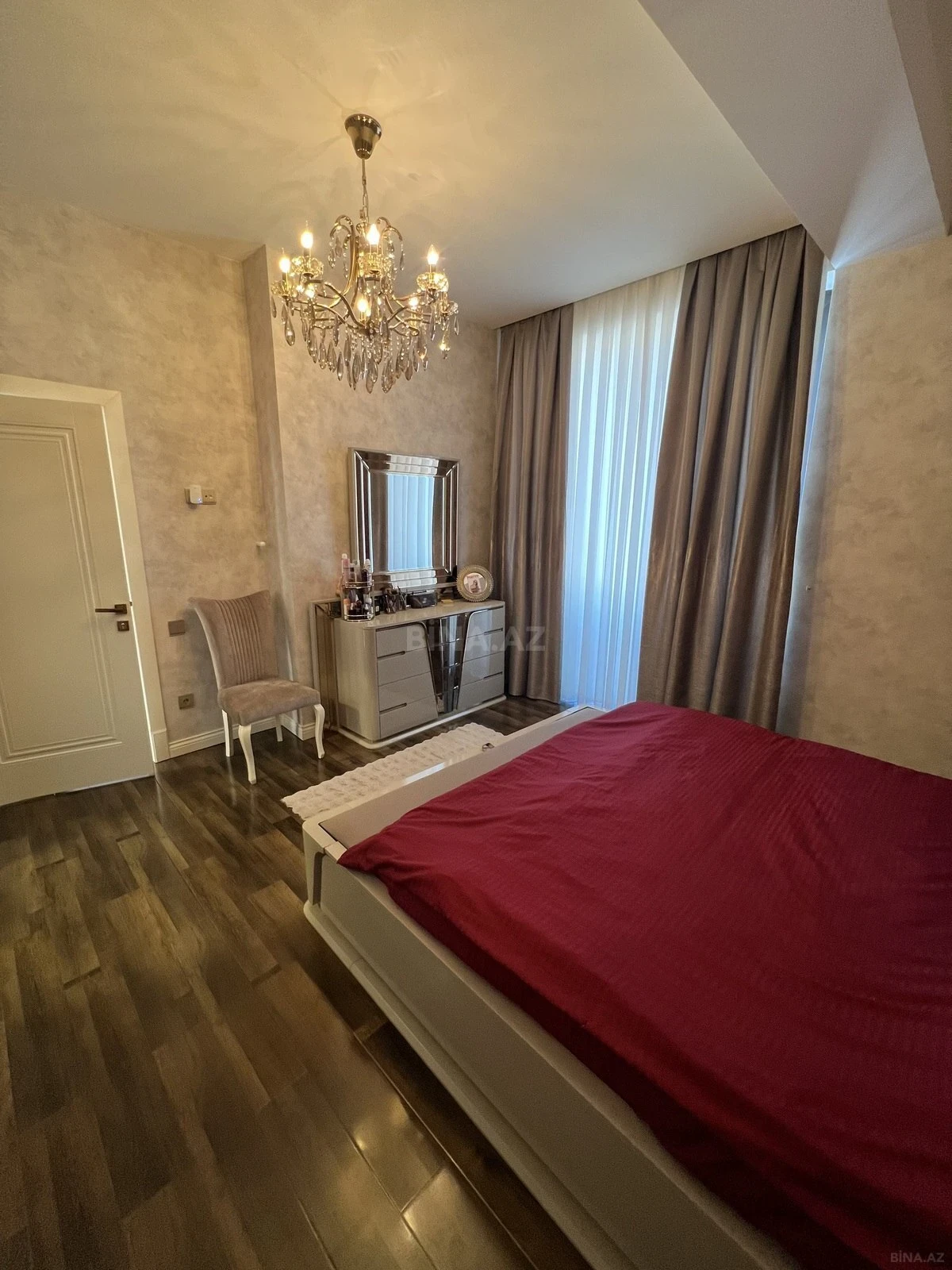 Satılır 5 otaqlı həyət evi 280 m²