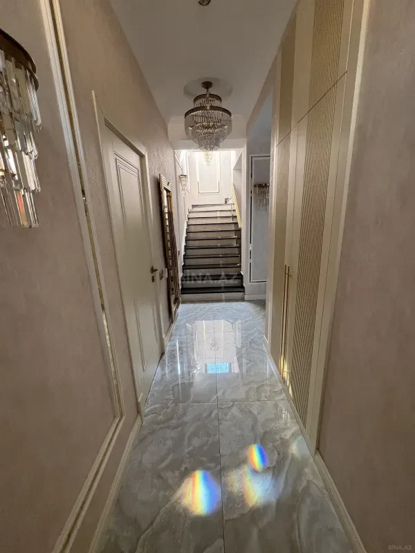 Satılır 5 otaqlı həyət evi 280 m²