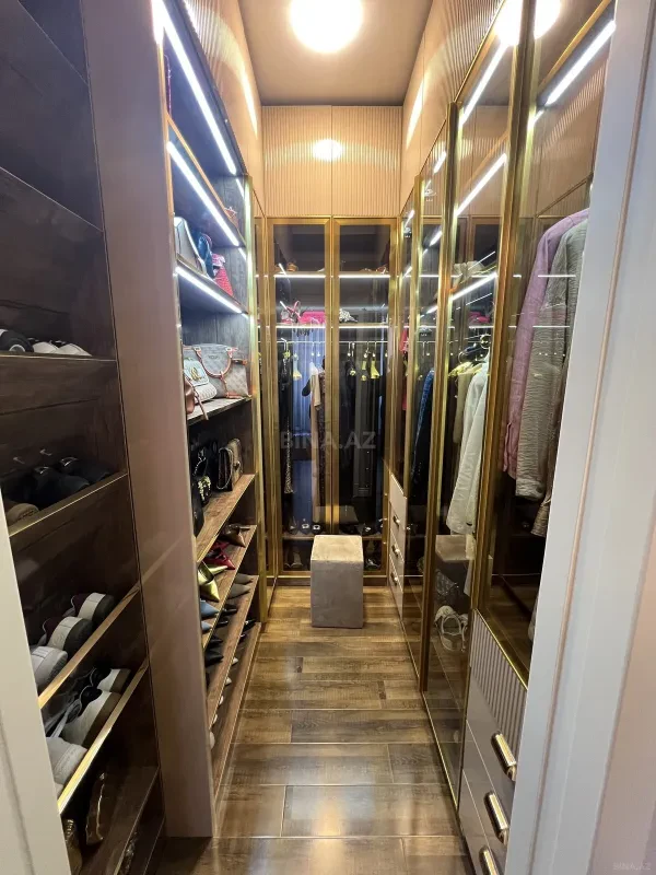 Satılır 5 otaqlı həyət evi 280 m²