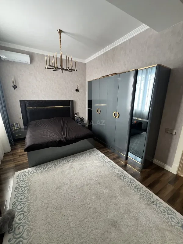 Satılır 5 otaqlı həyət evi 280 m²