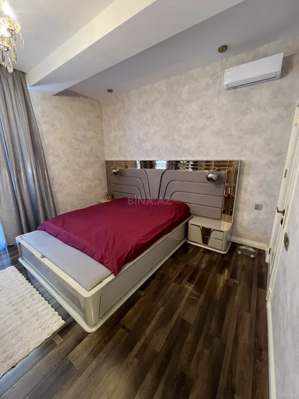 Satılır 5 otaqlı həyət evi 280 m²
