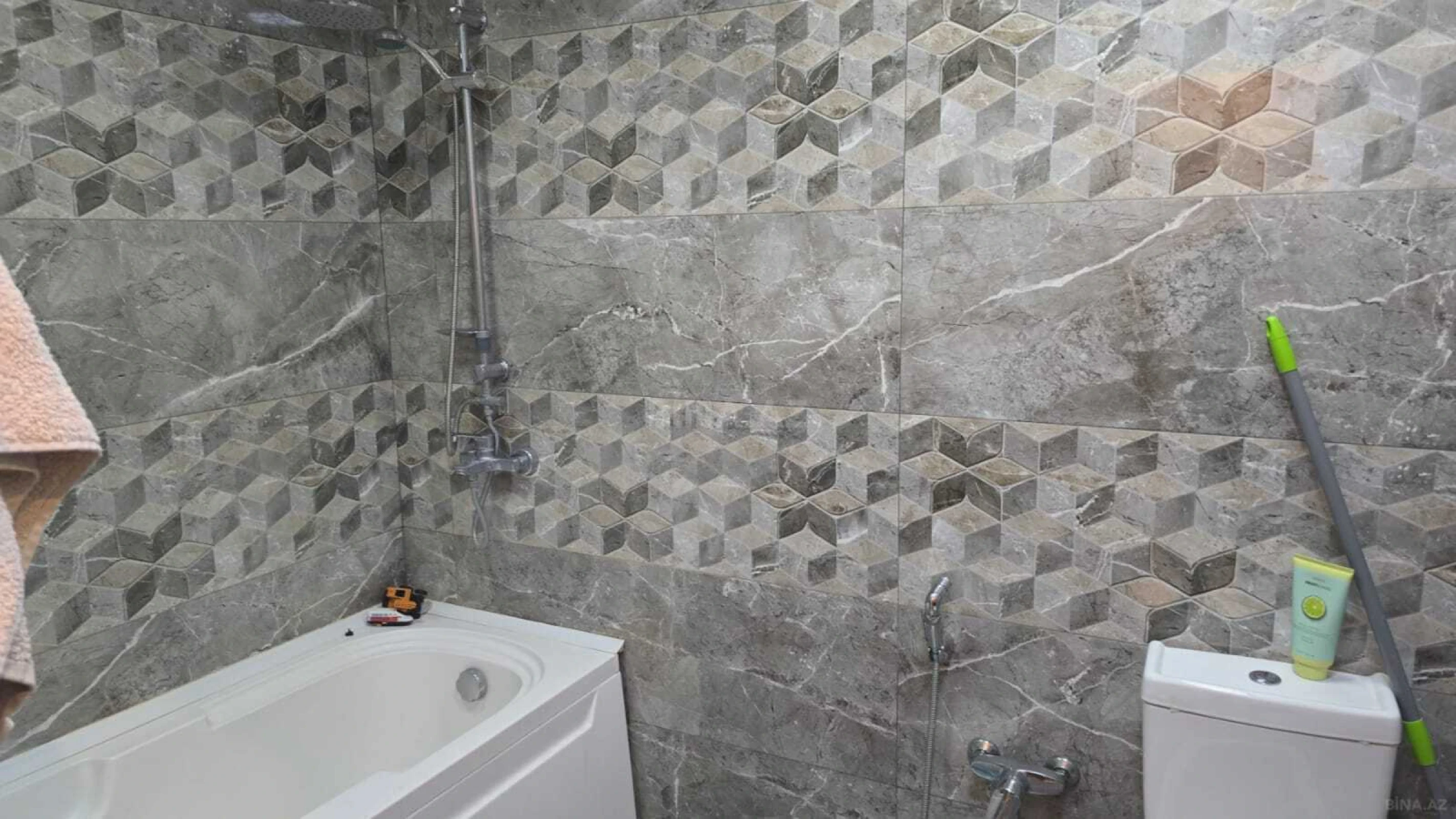Satılır 3 otaqlı mənzil 109 m²