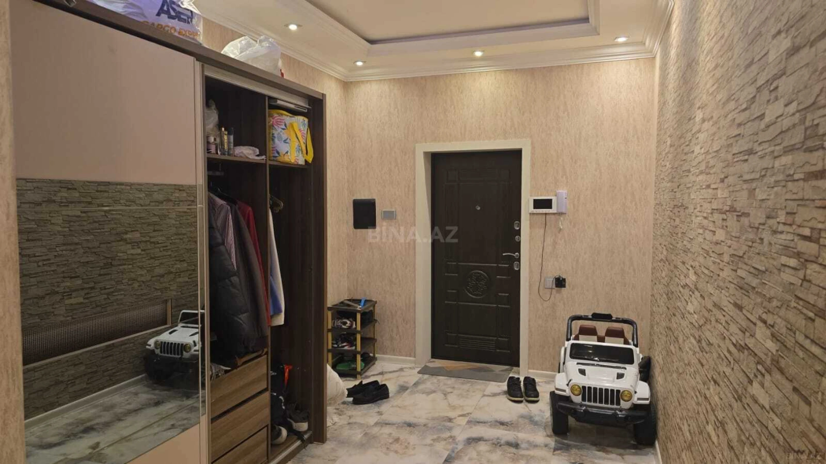 Satılır 3 otaqlı mənzil 109 m²