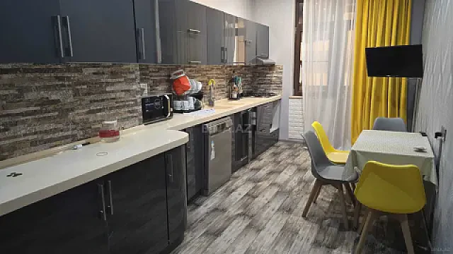 Satılır 3 otaqlı mənzil 109 m²