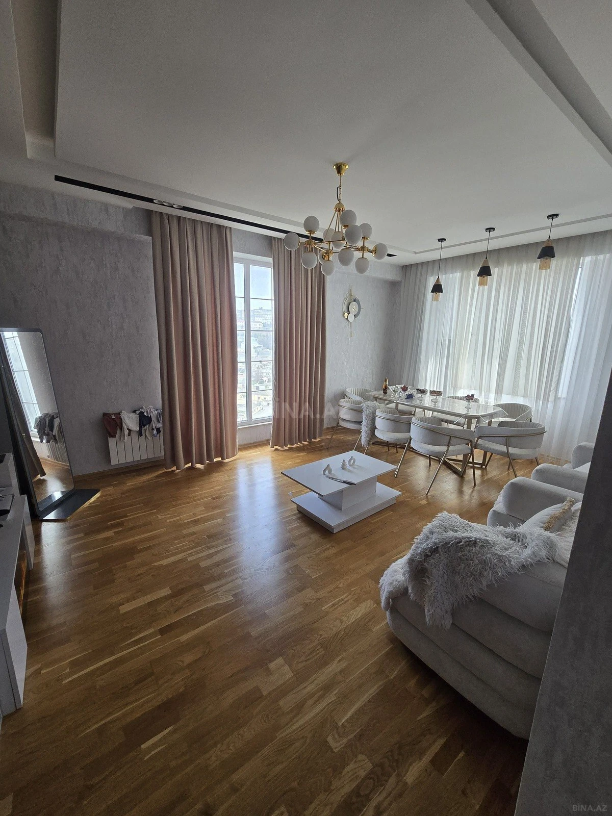 Satılır 4 otaqlı mənzil 115 m²