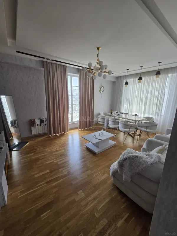 Satılır 4 otaqlı mənzil 115 m²