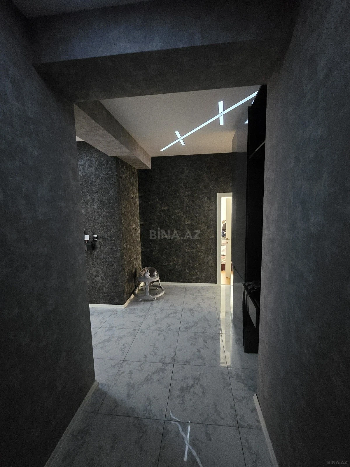 Satılır 4 otaqlı mənzil 115 m²