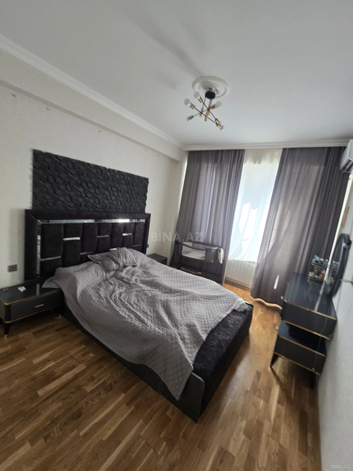 Satılır 4 otaqlı mənzil 115 m²