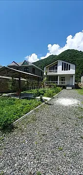 Kirayə verilir 5 otaqlı həyət evi 250 m² — Qax 5 otaq 250.00 m²