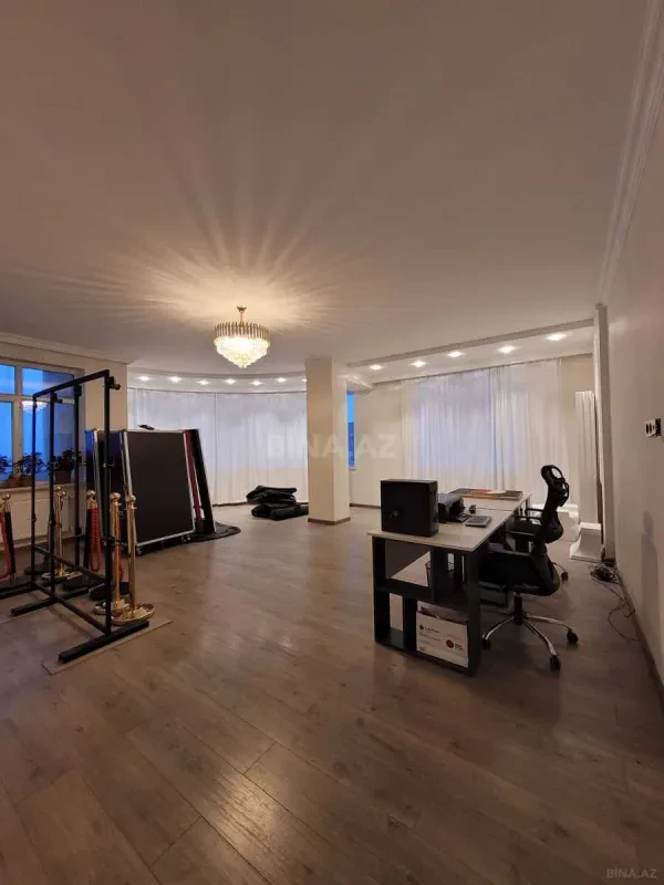 Satılır 4 otaqlı mənzil 214 m²