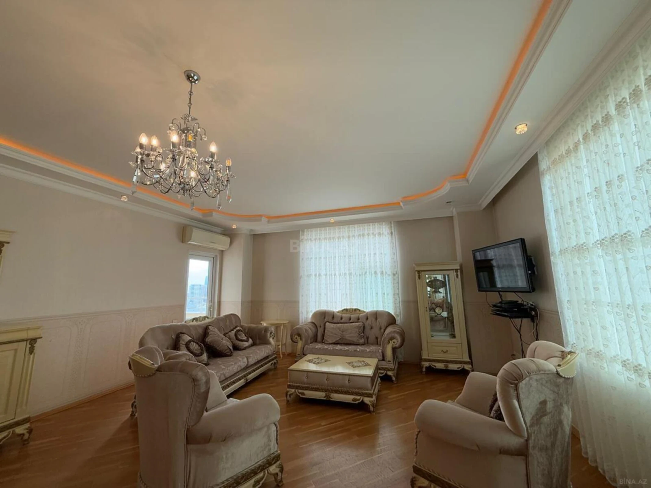 Kirayə verilir 4 otaqlı mənzil 162 m²