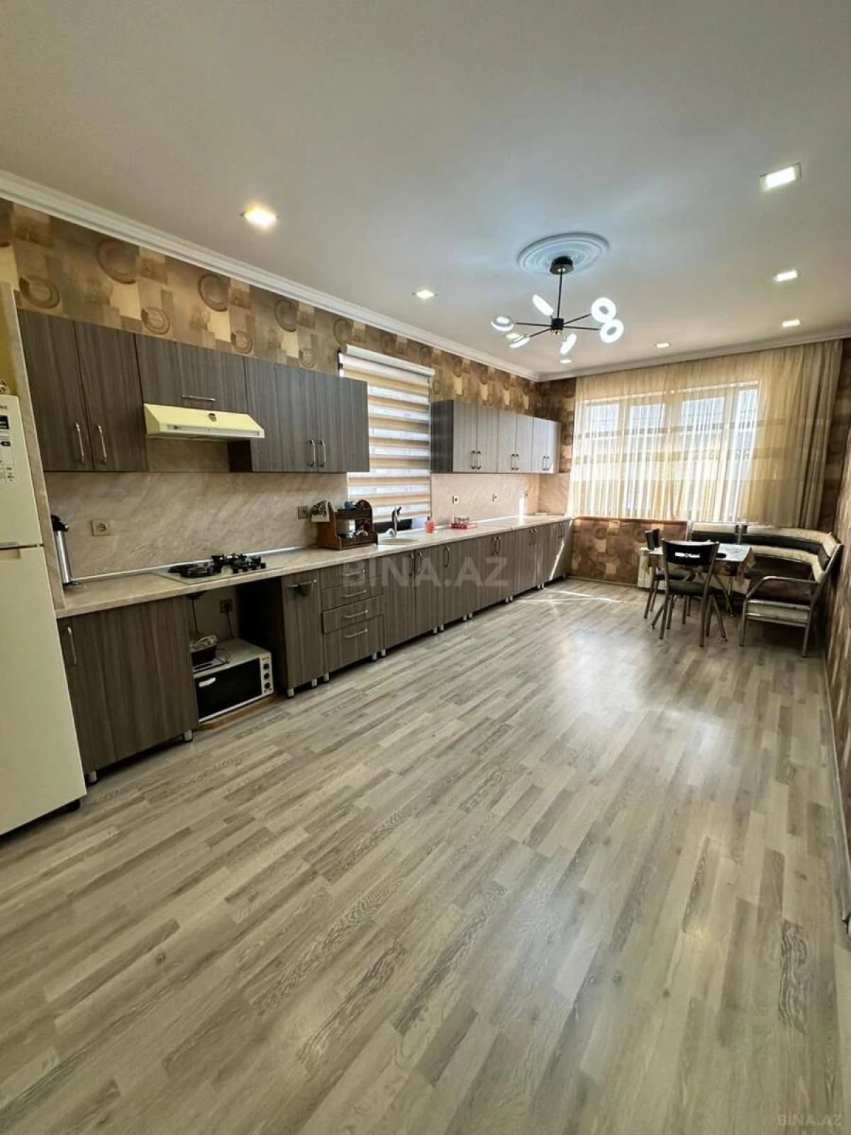 Satılır 10 otaqlı həyət evi 162 m²