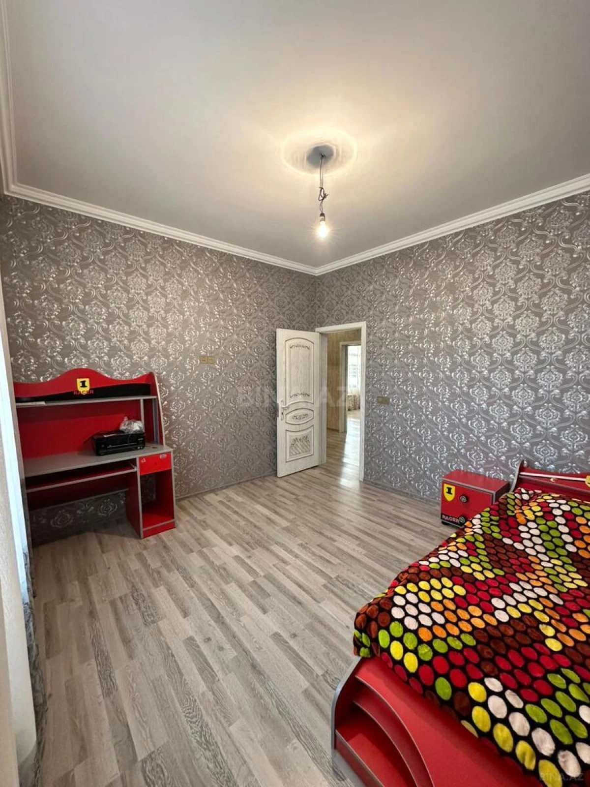 Satılır 10 otaqlı həyət evi 162 m²