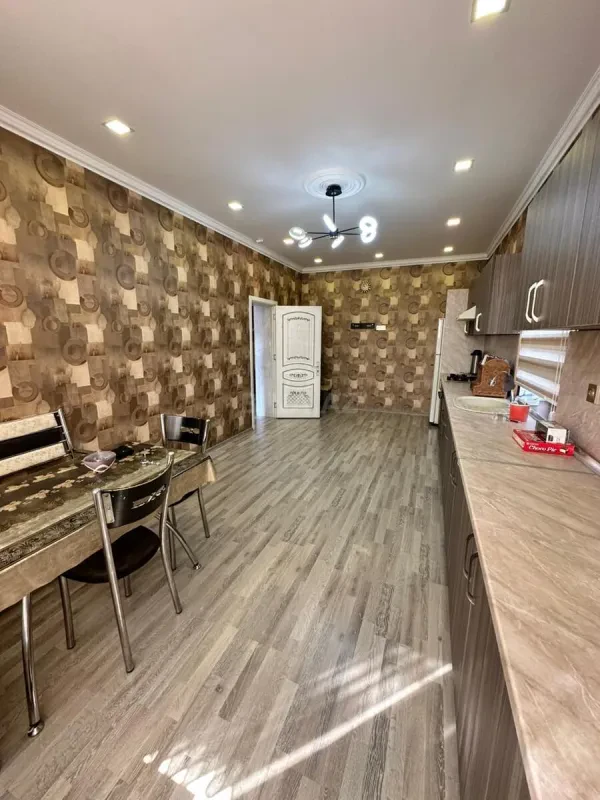 Satılır 10 otaqlı həyət evi 162 m²