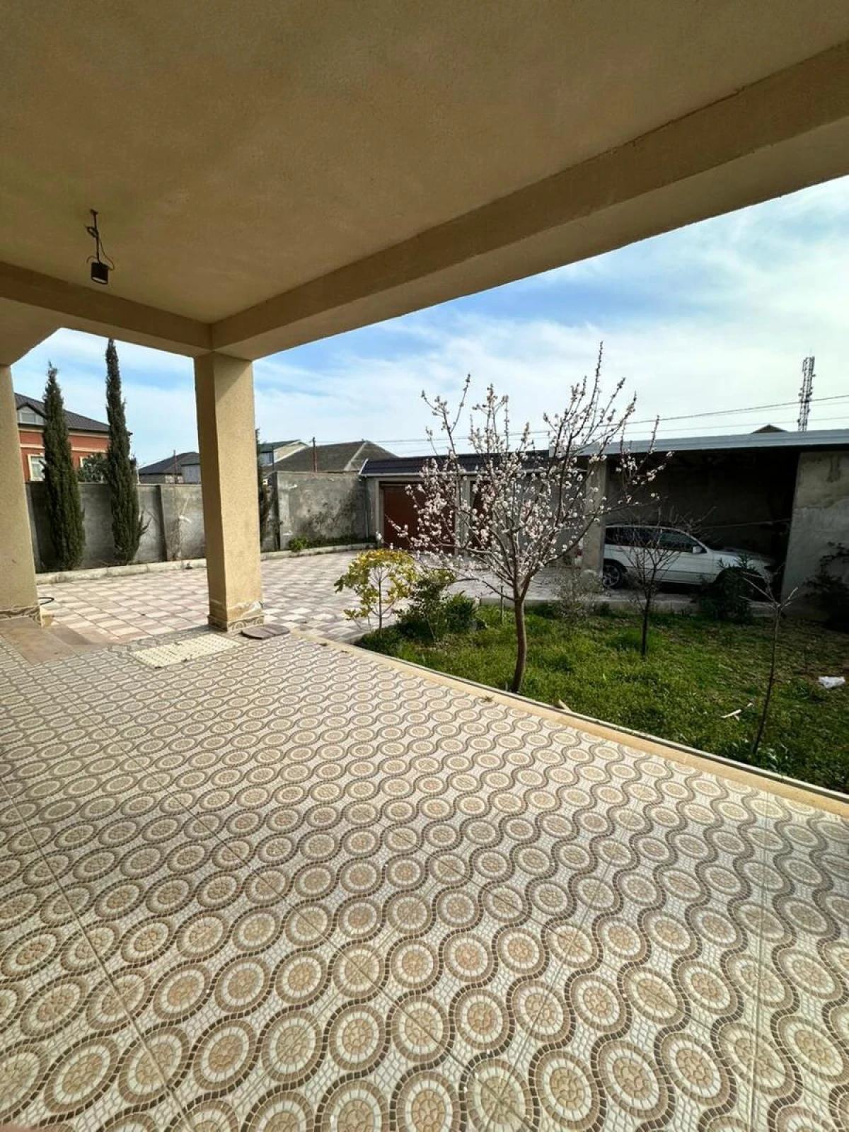Satılır 10 otaqlı həyət evi 162 m²