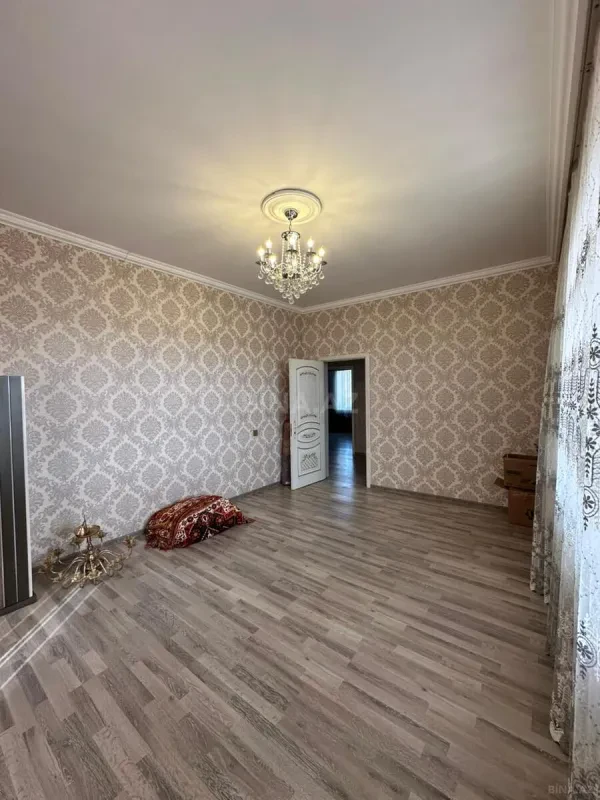 Satılır 10 otaqlı həyət evi 162 m²