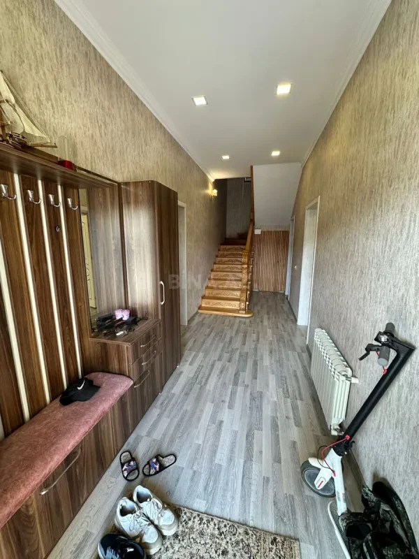 Satılır 10 otaqlı həyət evi 162 m²