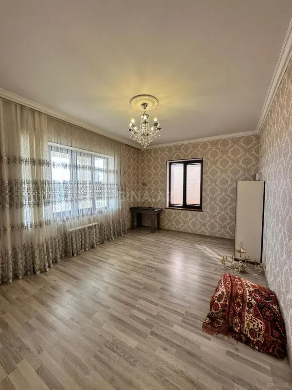 Satılır 10 otaqlı həyət evi 162 m²