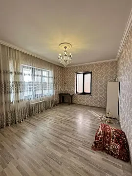 Satılır 10 otaqlı həyət evi 162 m²