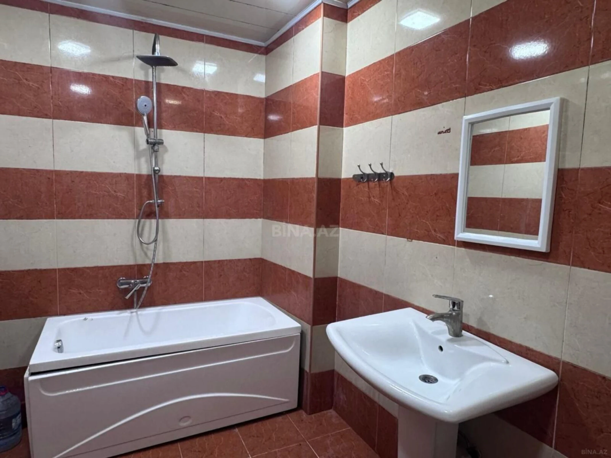Kirayə verilir 3 otaqlı mənzil 98 m²