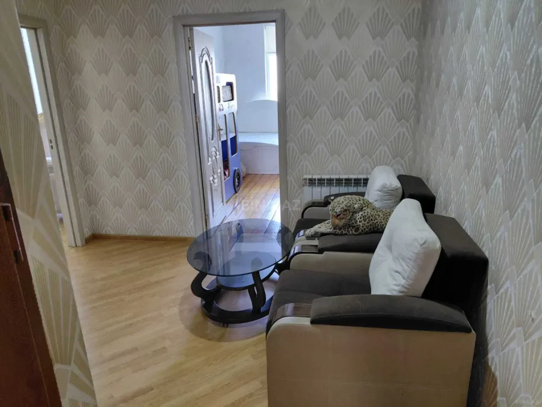 Kirayə verilir 2 otaqlı mənzil 80 m²
