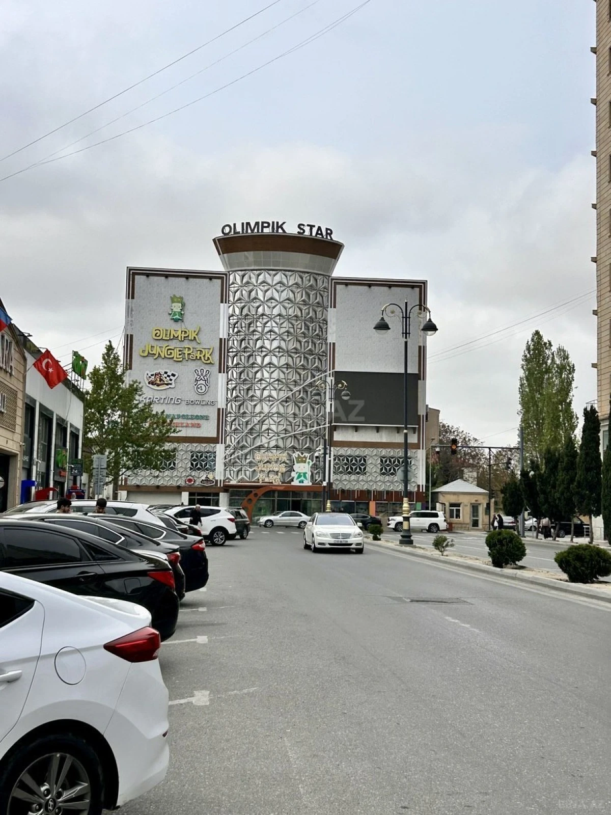 Satılır 3 otaqlı mənzil 137 m²