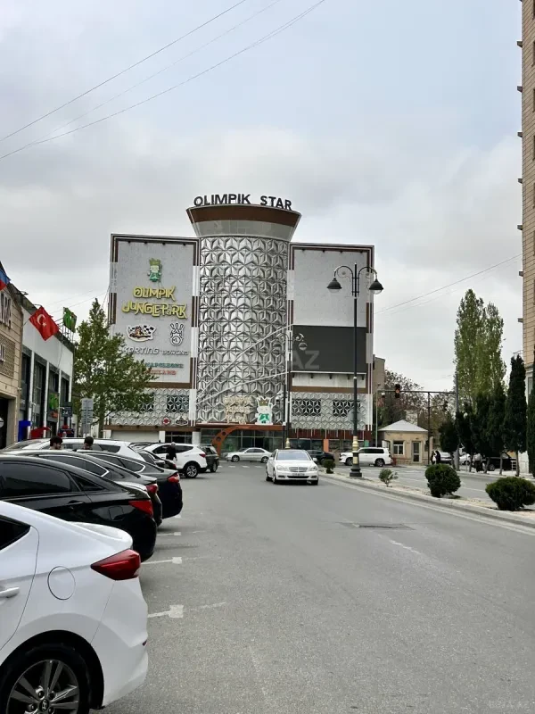 Satılır 3 otaqlı mənzil 137 m²