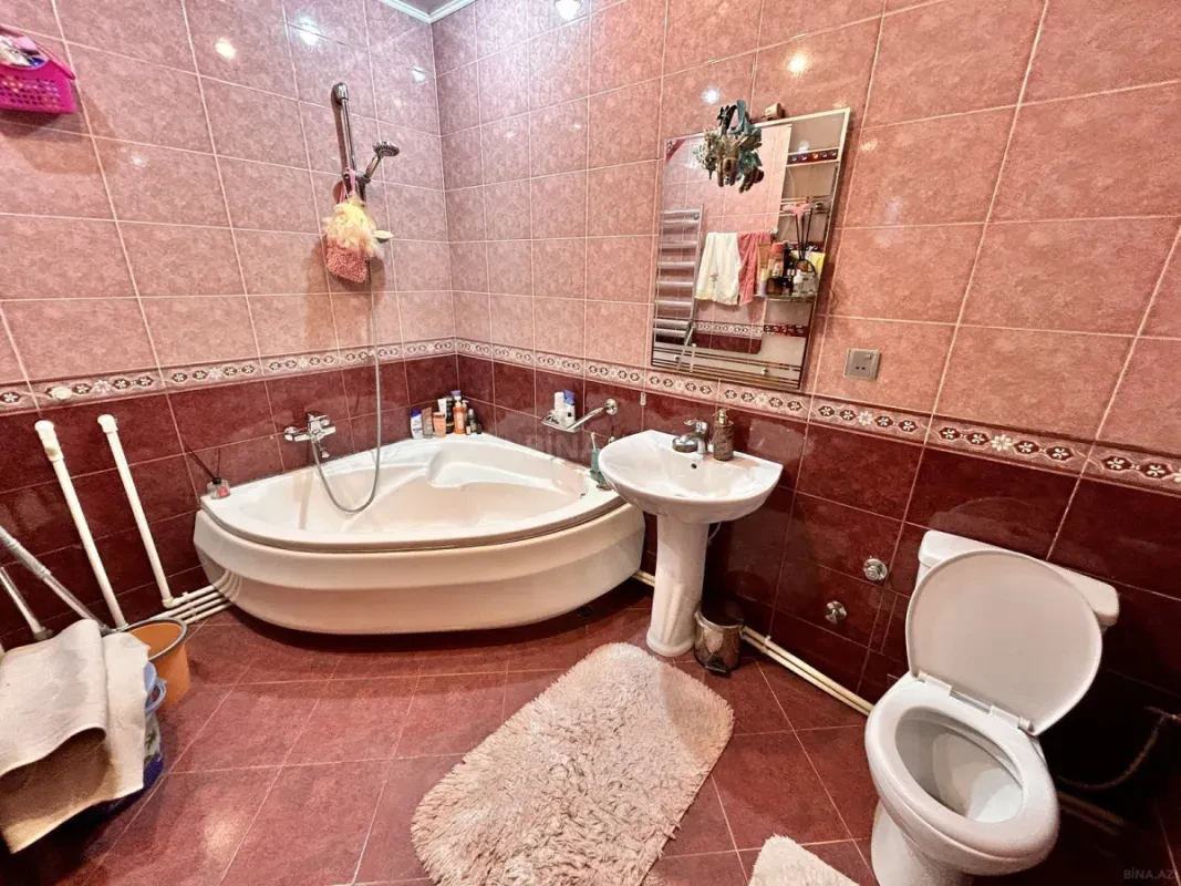 Satılır 3 otaqlı mənzil 137 m²