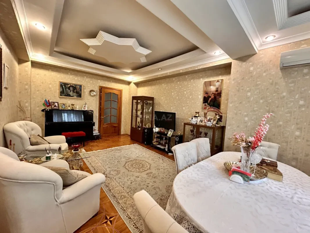 Satılır 3 otaqlı mənzil 137 m²