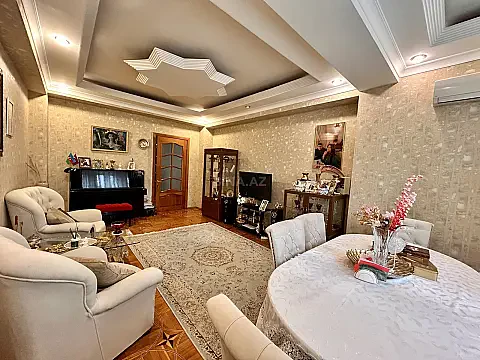 Satılır 3 otaqlı mənzil 137 m²